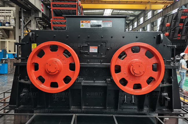 大型錘式制砂機(jī)圖片