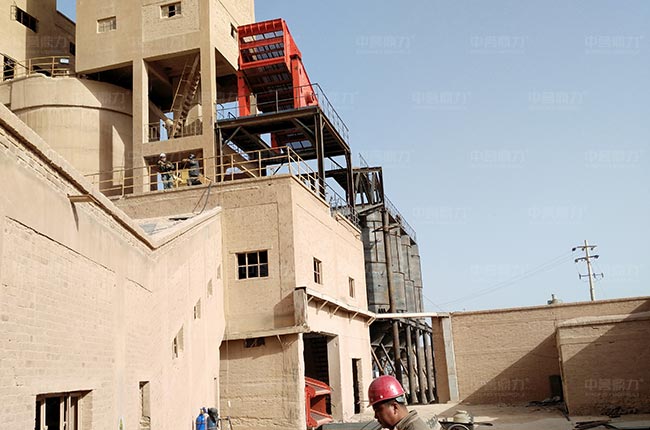 寧夏賽馬水泥時產300噸青石破碎生產線
