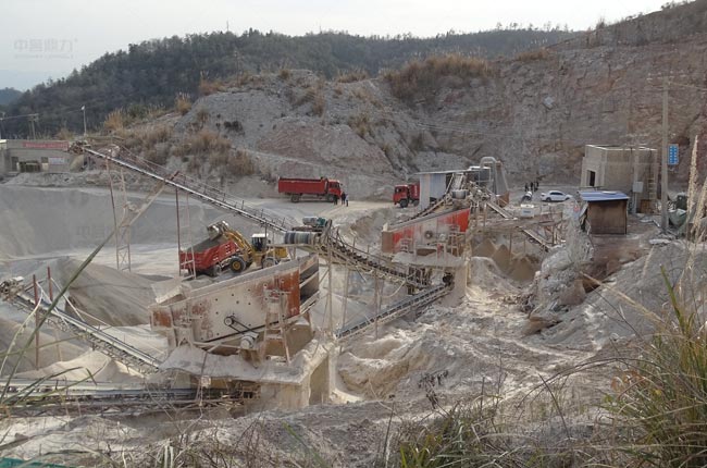 湖北三安商貿(mào)時(shí)產(chǎn)300噸小型石子生產(chǎn)線