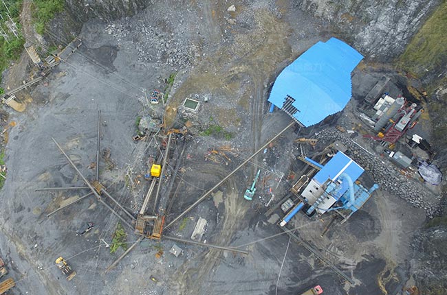 湖南鳳凰陡巖破時產400噸采石場