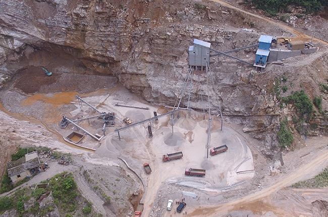 湖南懷化楓林采石場時產300噸碎石制砂生產線