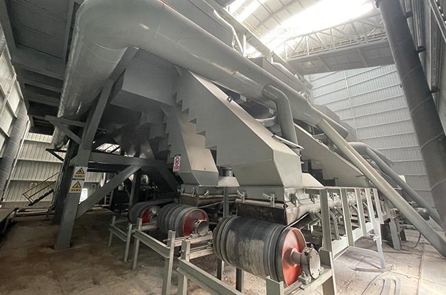 山東振動篩下成品輸送機現場實拍.jpg