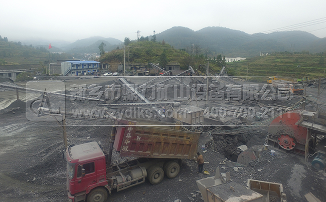 采石場生產(chǎn)線現(xiàn)場 采石場生產(chǎn)線現(xiàn)場