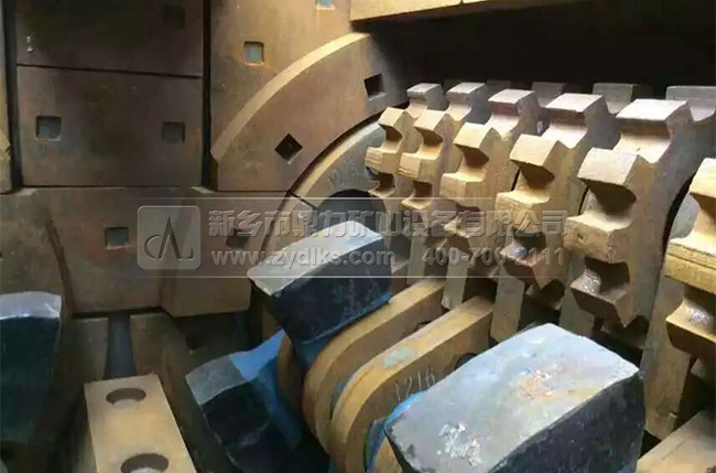 雙轉(zhuǎn)子制砂設(shè)備內(nèi)部展示 雙轉(zhuǎn)子制砂設(shè)備內(nèi)部展示