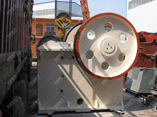 鄂式碎石機(jī)——石灰石粗碎