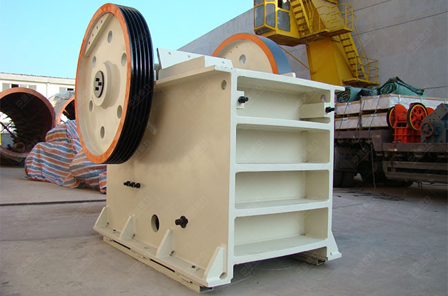 69顎式破碎機(jī) 69顎式破碎機(jī)